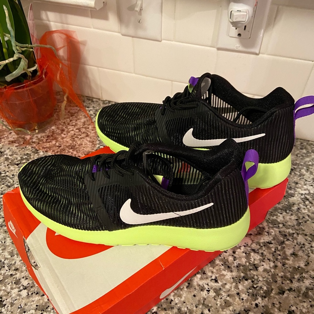 5Y Nike Roshe One Flight Weight GS Black/green